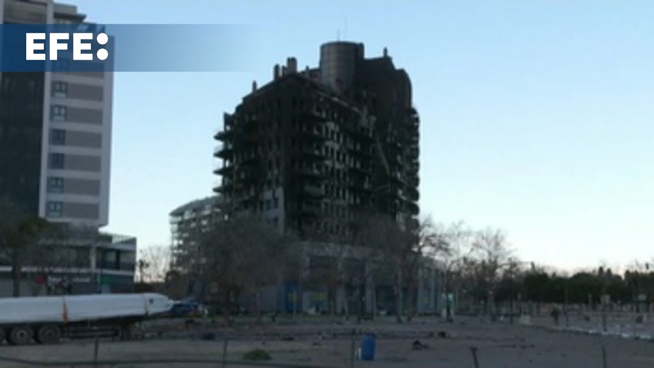 El incendio deja ya diez muertos en una Valencia, en silencio ante la tragedia