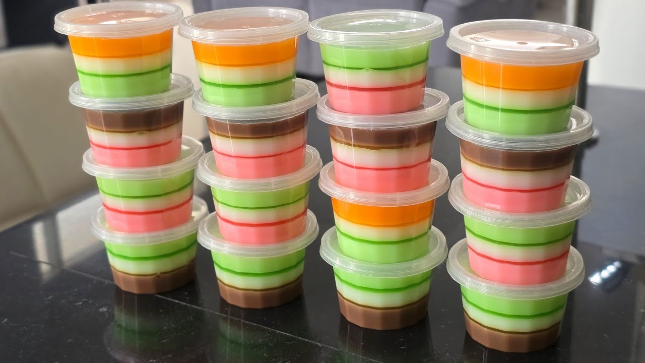 Ide menu buka puasa praktis. Cocok buat sajian takjil bulan puasa, puding cup lapis surabaya
