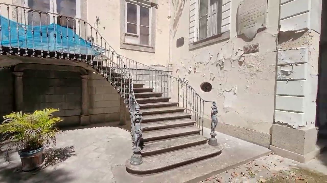 TONINHO BONDADE NO PALACETE CORNÉLIO QUE ESTÁ ABANDOBADO NO BAIRRO DA GLÓRIA. COMPARTILHE