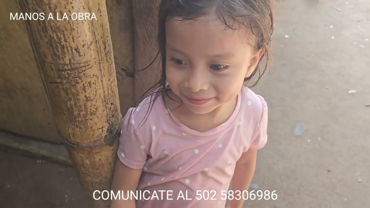 Maria recibe su ultima ayuda para sus estudios del año.Doña Rosalia tiene fe qe no va perder su casa