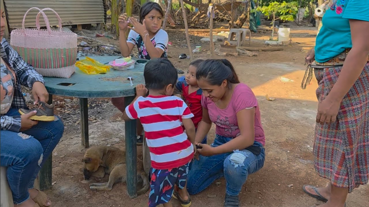 LES LLEVAMOS ZAPATITOS A LOS NIÑOS DD DOÑA MARIBEL ESTA FUE SU REACCIÓN 