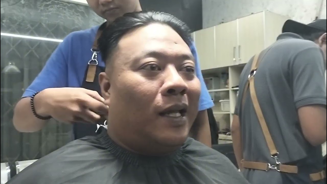 Potong rambut sek lurrr Ben ganteng 😀😀😀