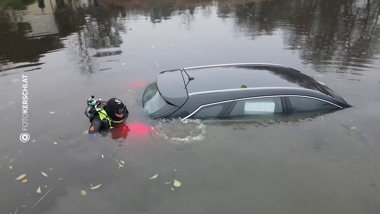 Taucheinsatz in Luftenberg  Auto versank in Teich