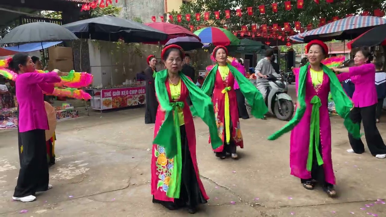 ngày 25 tháng 2, 2026. Hội làng Chùa, Việt Yên.