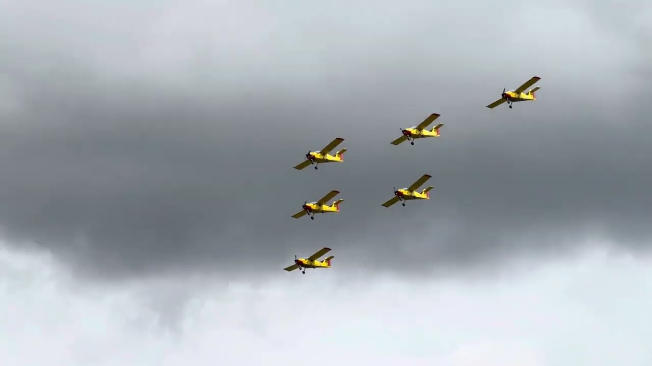 Beautiful Aerial Display of MFI-15 Safari In RIAT 2024 Show