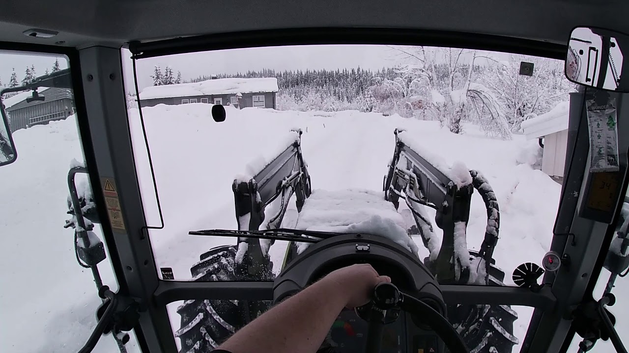 Snørydding med Claas Ares og Duun.