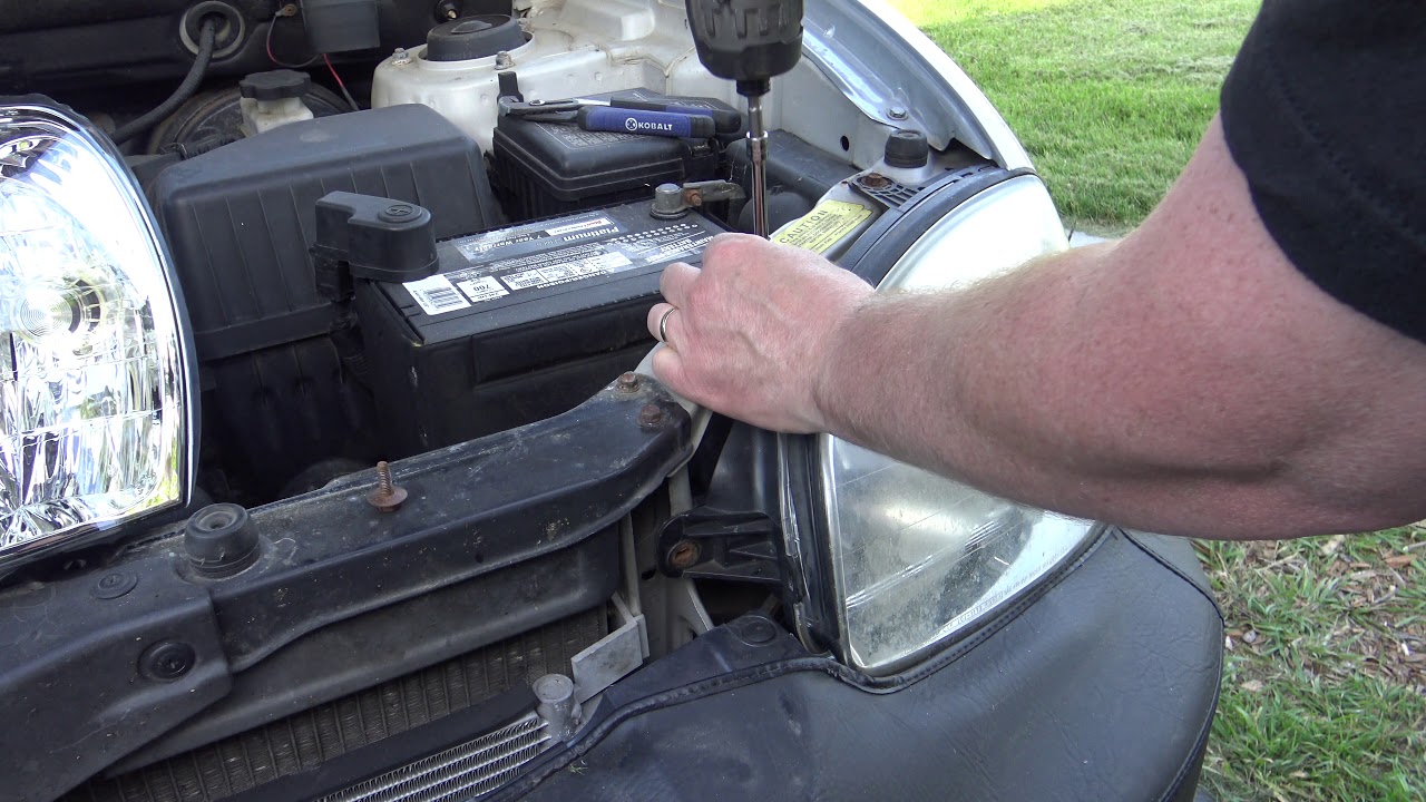 How To Change Head Light Assembly On 01-06 Hyundai Santa Fe