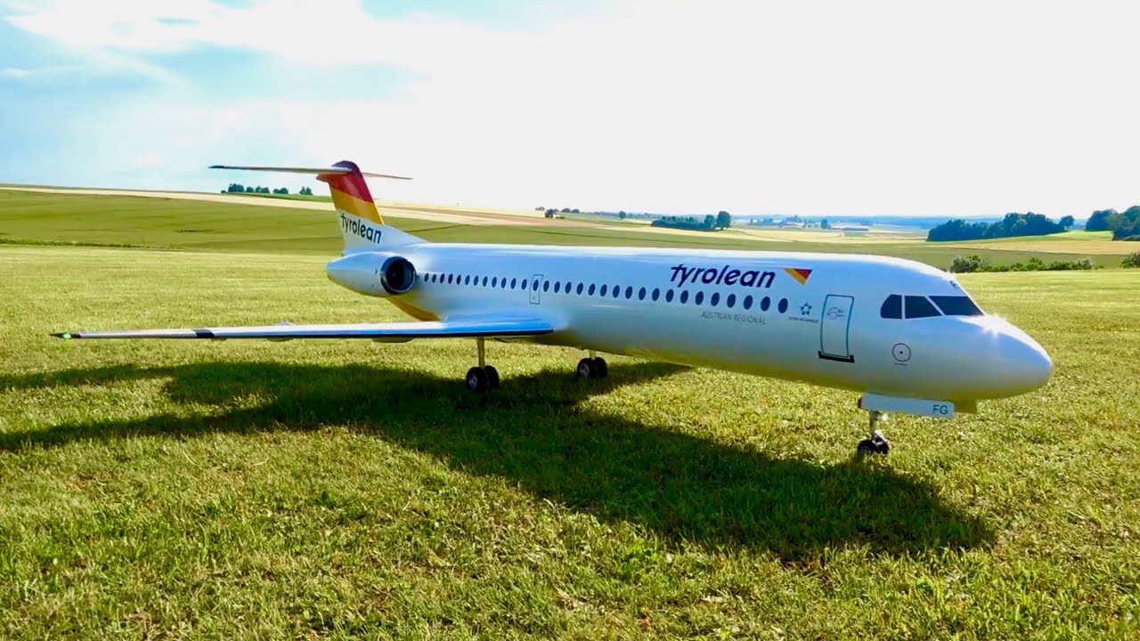 Красивая демонстрация полета авиалайнера Fokker F70 EDF OE-LFG Tyrolean Airways