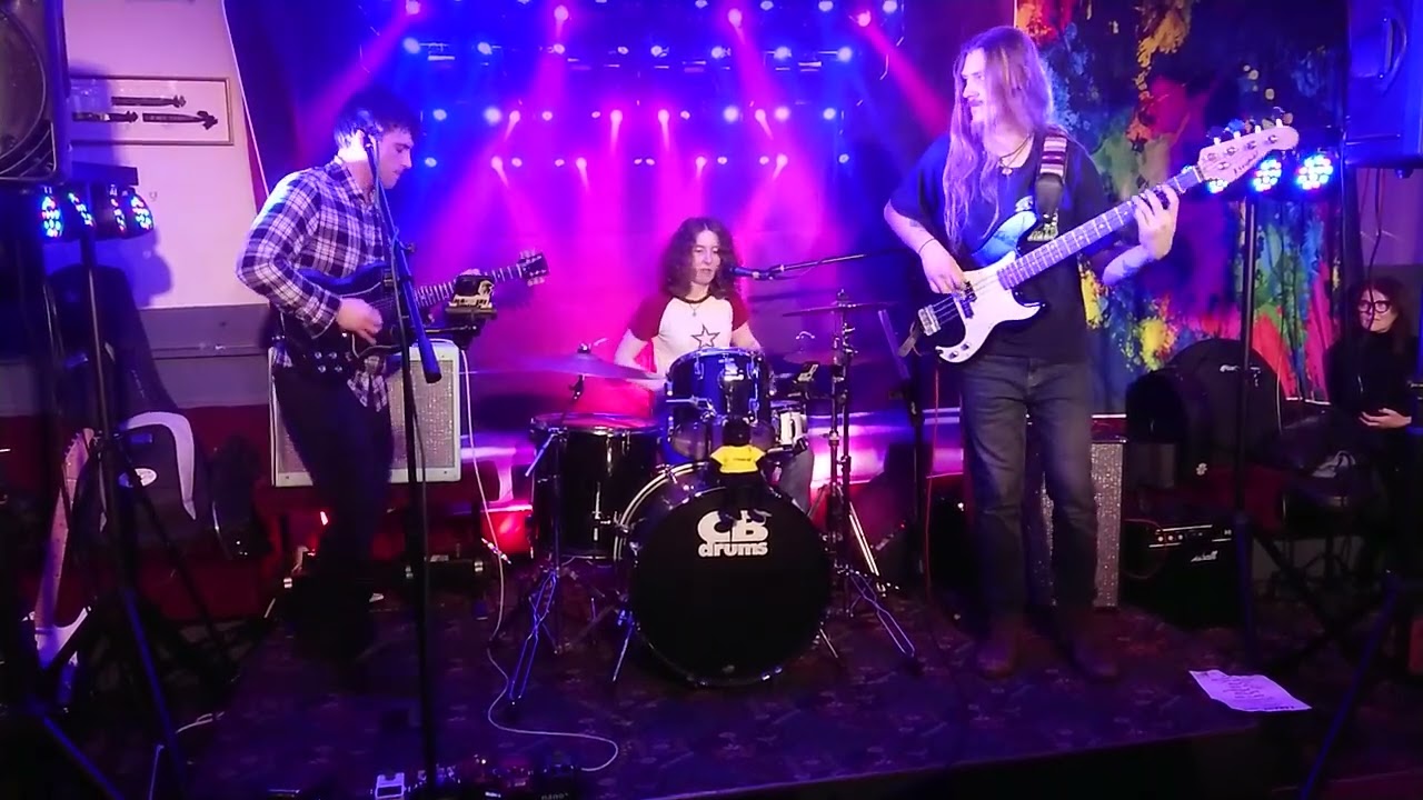 Canada Hill performing 'Goodbye Girl' at the Coulsdon Club, Coulsdon on 7th February 2026. 