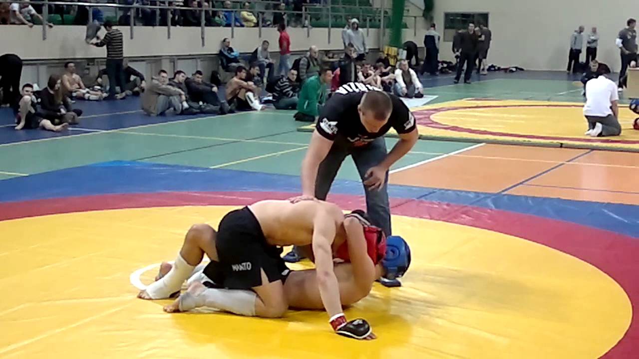 Arkadiusz Świder Puchar Polski Północnej Amatorskiego MMA w Elblągu 01.04.2012r - pierwsza