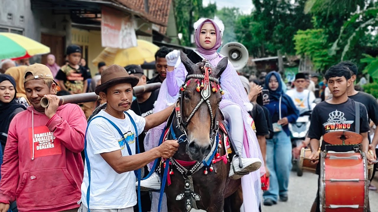 Iring-iringan di kuwayuhan Part 1 kuda joget kebumen