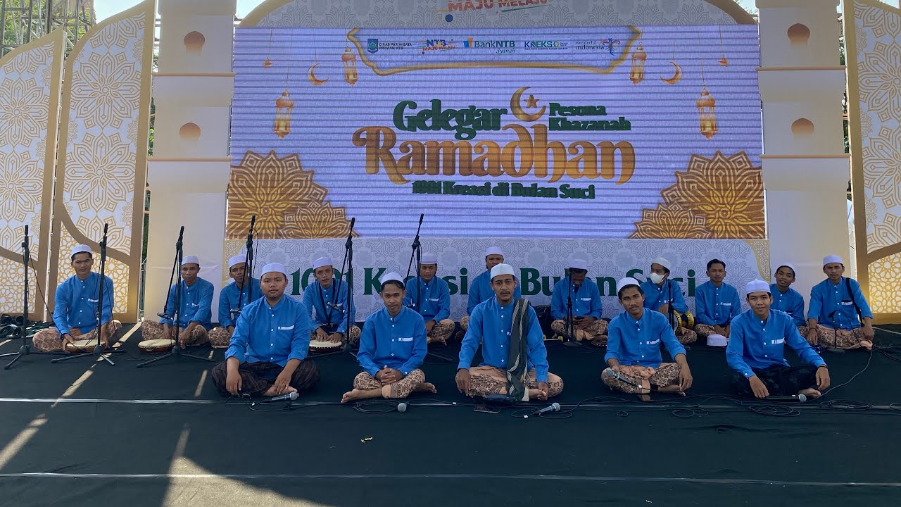Penampilan hadroh Ma&rsquo;had Al-Jamiah UIN Mataram di Islamic Center Mataram