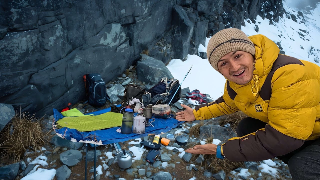 Building a Simple Day-Hike Campsite on the Mountain | Simple Life, Pure Nature