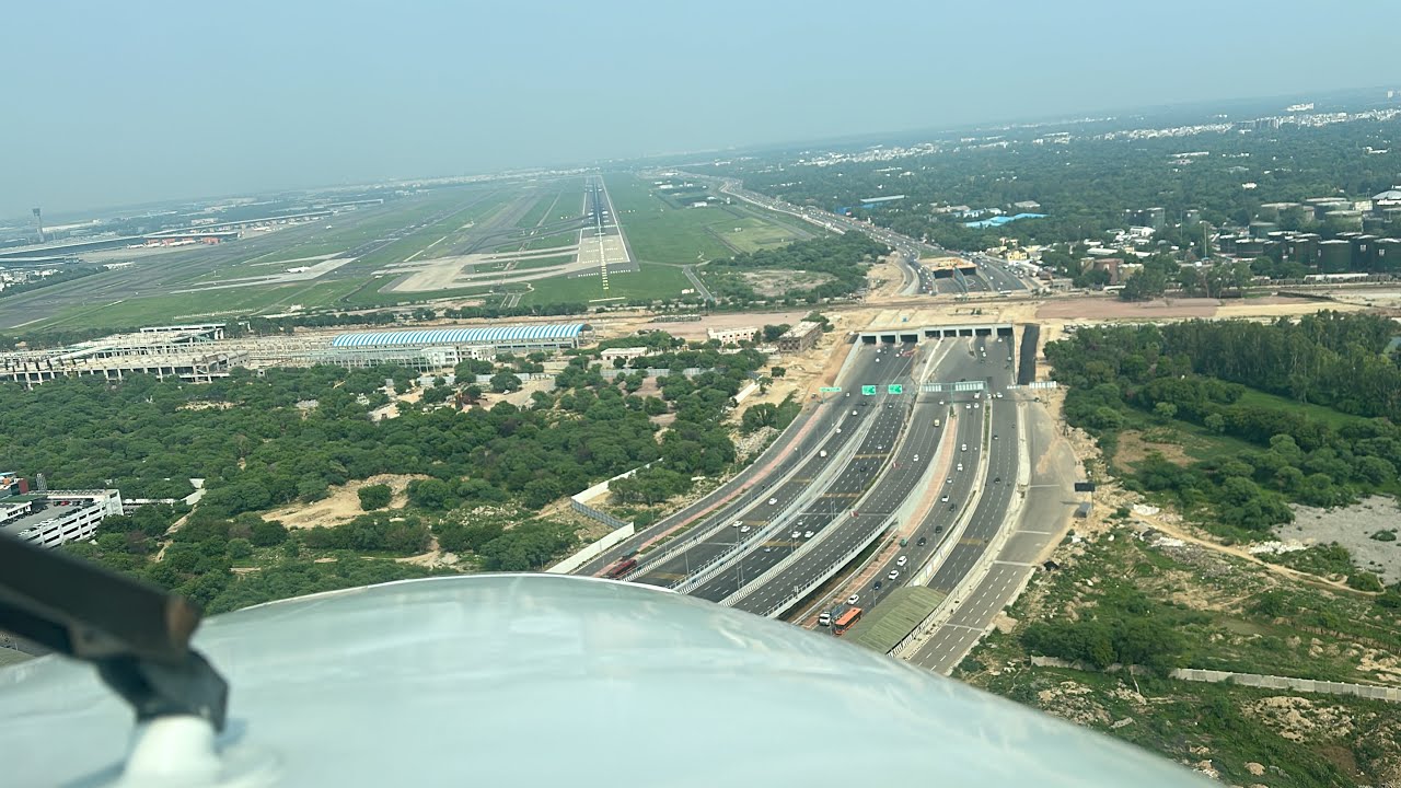 IGI Delhi Airport 11R ILS KING AIR   #monsoon  #landing #aviationdaily #approach #india