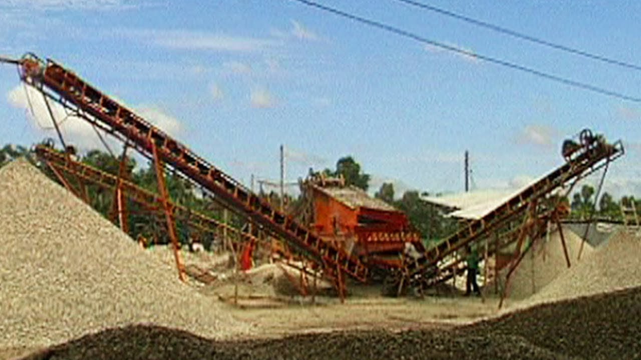 পঞ্চগড়ের পাথর ভাঙা শিল্প | STONE CRUSHING PLANT AT PANCHAGARH IN BANGLADESH