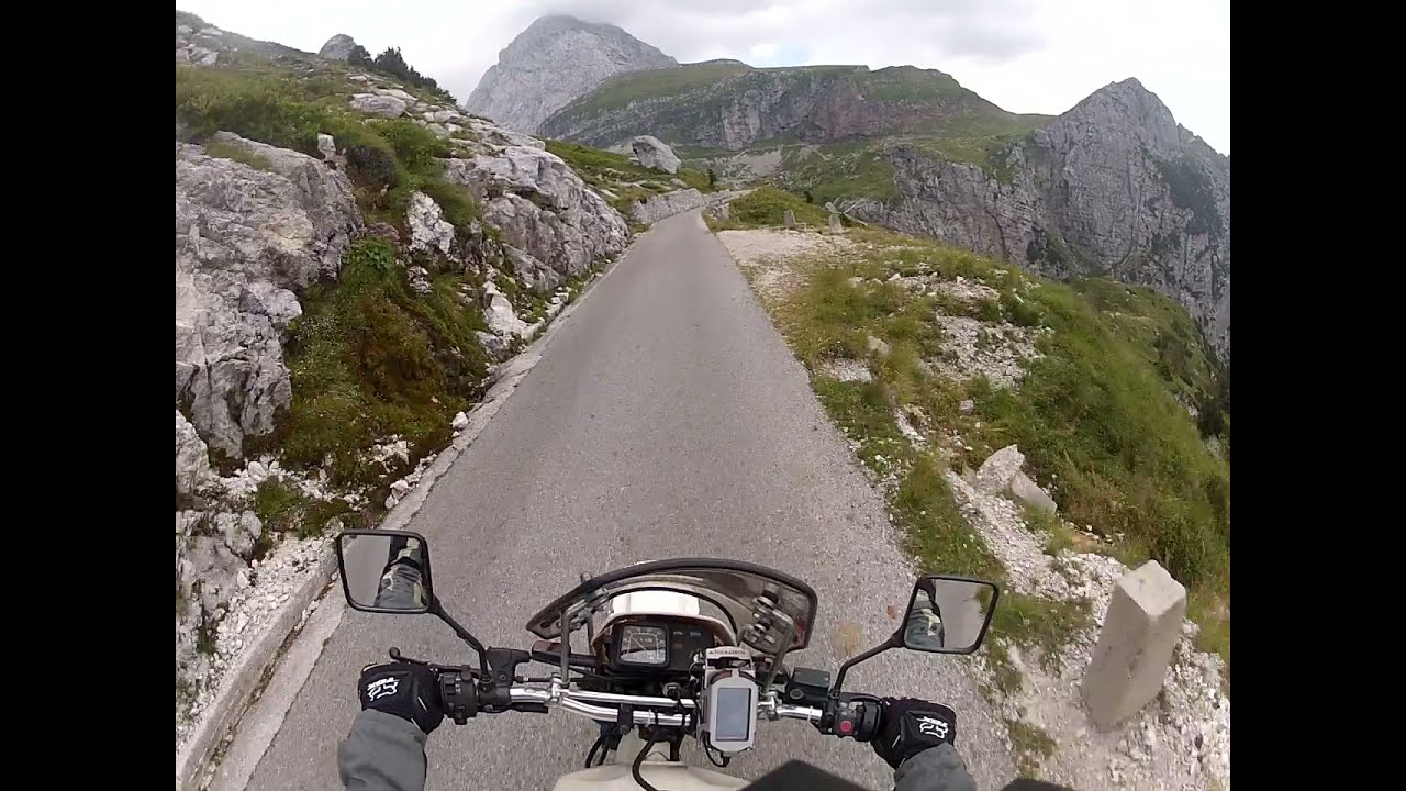 Auffahrt zum Mangart mit der Suzuki DR 500