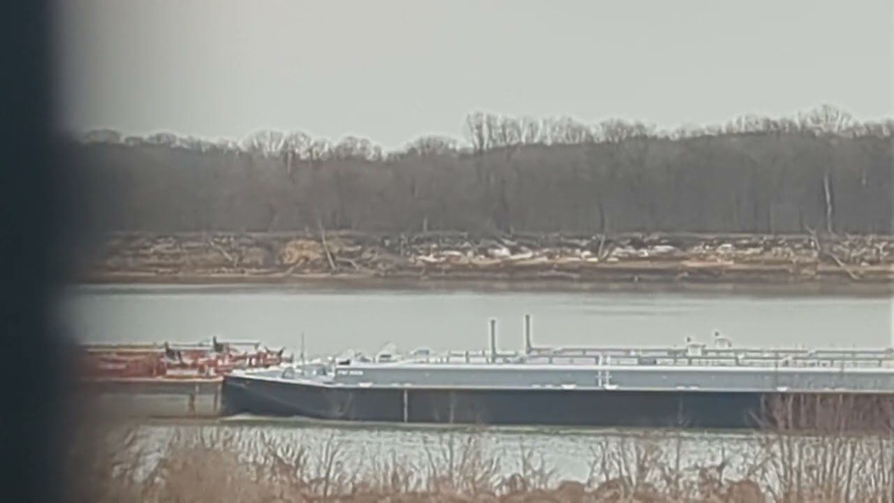 Gas/diesel Barge at Hamletsburg, IL Pt. 160