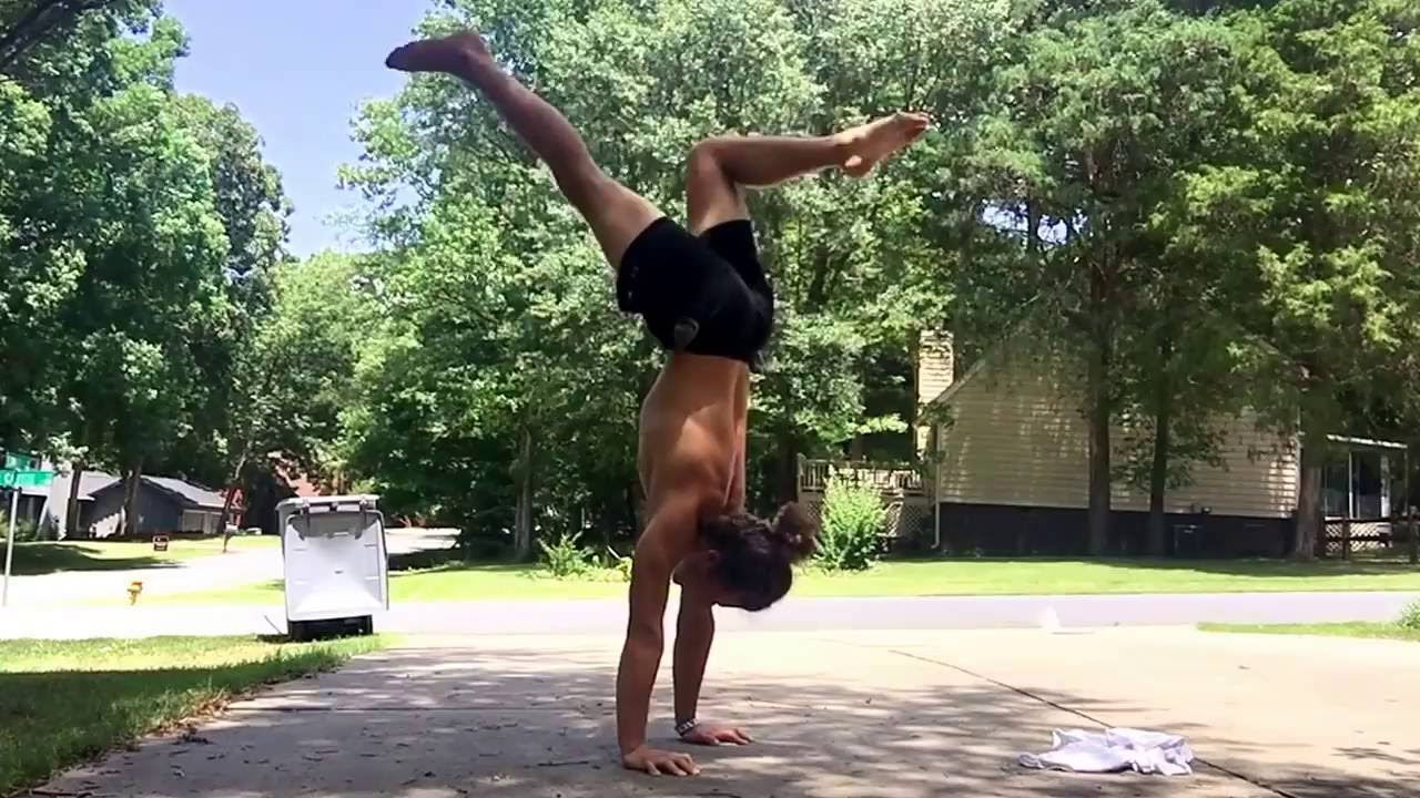 Handbalancing-The art of stillness episode 2 Stillness allows more movement!