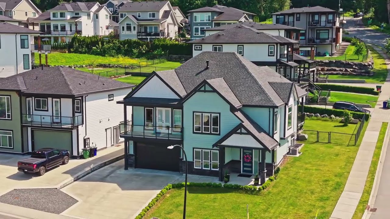 STUNNING MODERN LUXURY HOME FOR SALE IN EASTERN HILLSIDES CHILLIWACK, BC, CANADA