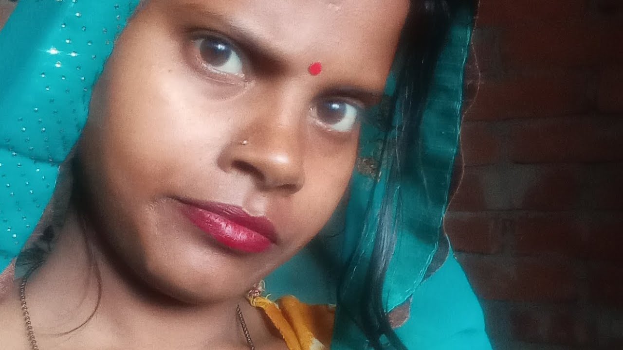 हैप्पी होली दोस्तों सभी लोग को किन किन के घर पर गुजिया गला चल रहा है कमेंट मेंजरूर बताना