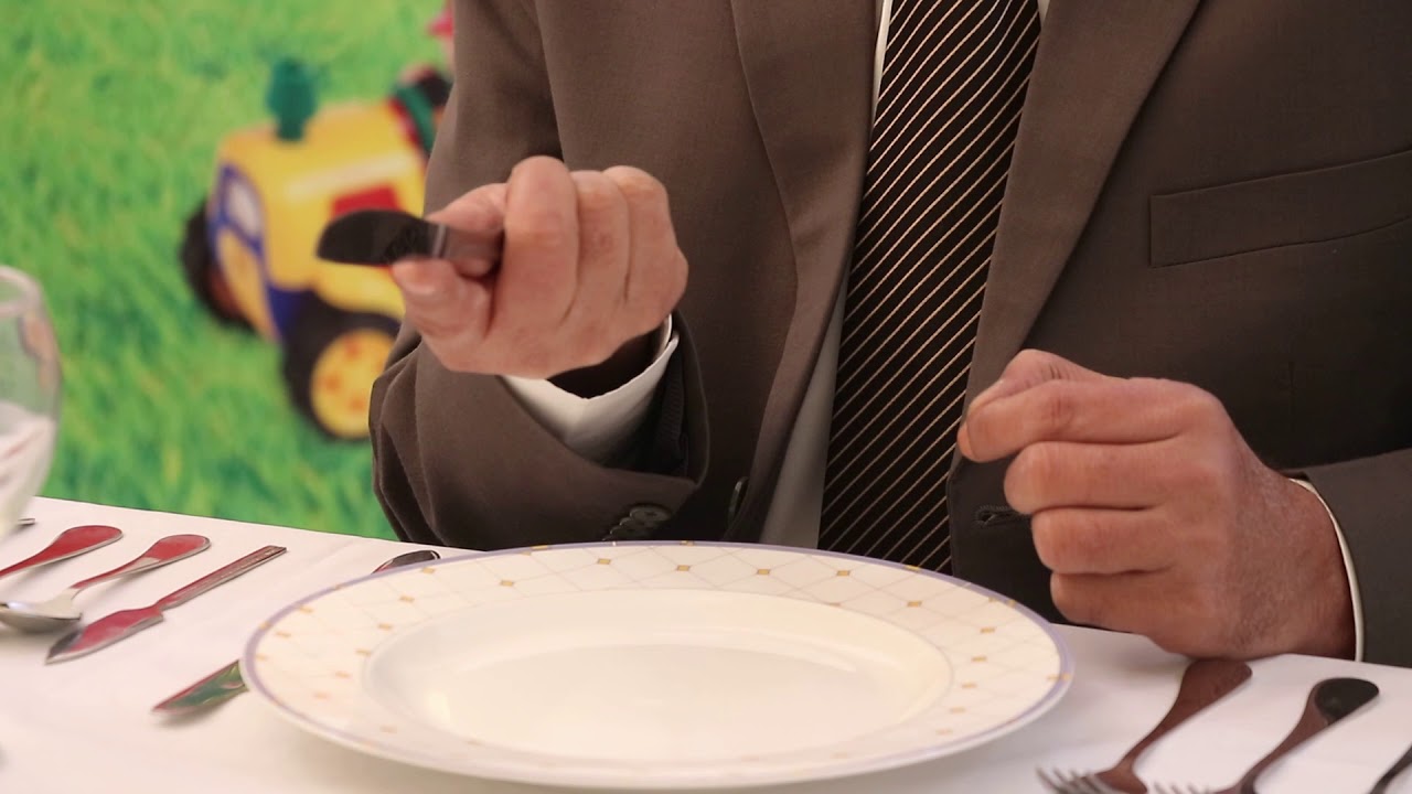 Correct use of fork, knife and spoon in Urdu.