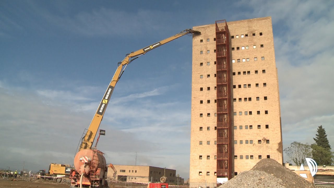 Adiós a la Universidad Laboral: el derribo de su edificio dará paso a un macrocentro logístico