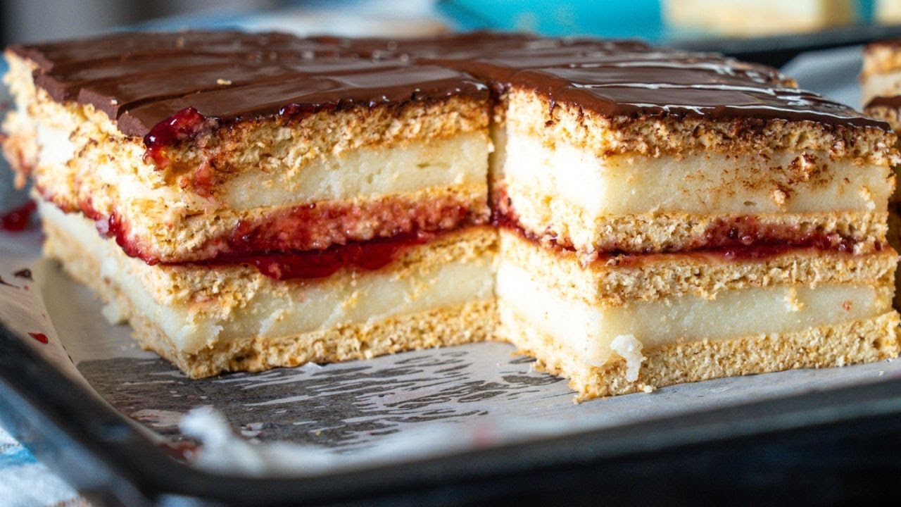 Simple Honey Cake Recipe with a delicious cream! A very tasty and soft cake