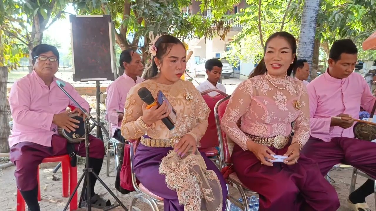 បទហោមរោង បទកន្សែងក្រហម និងបទសារាយអណ្ដែត