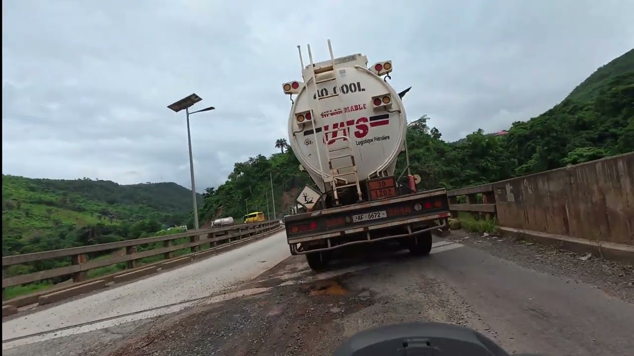 À la rentrée de Conakry : Pont KK - COYAH ville, Route Nationale
