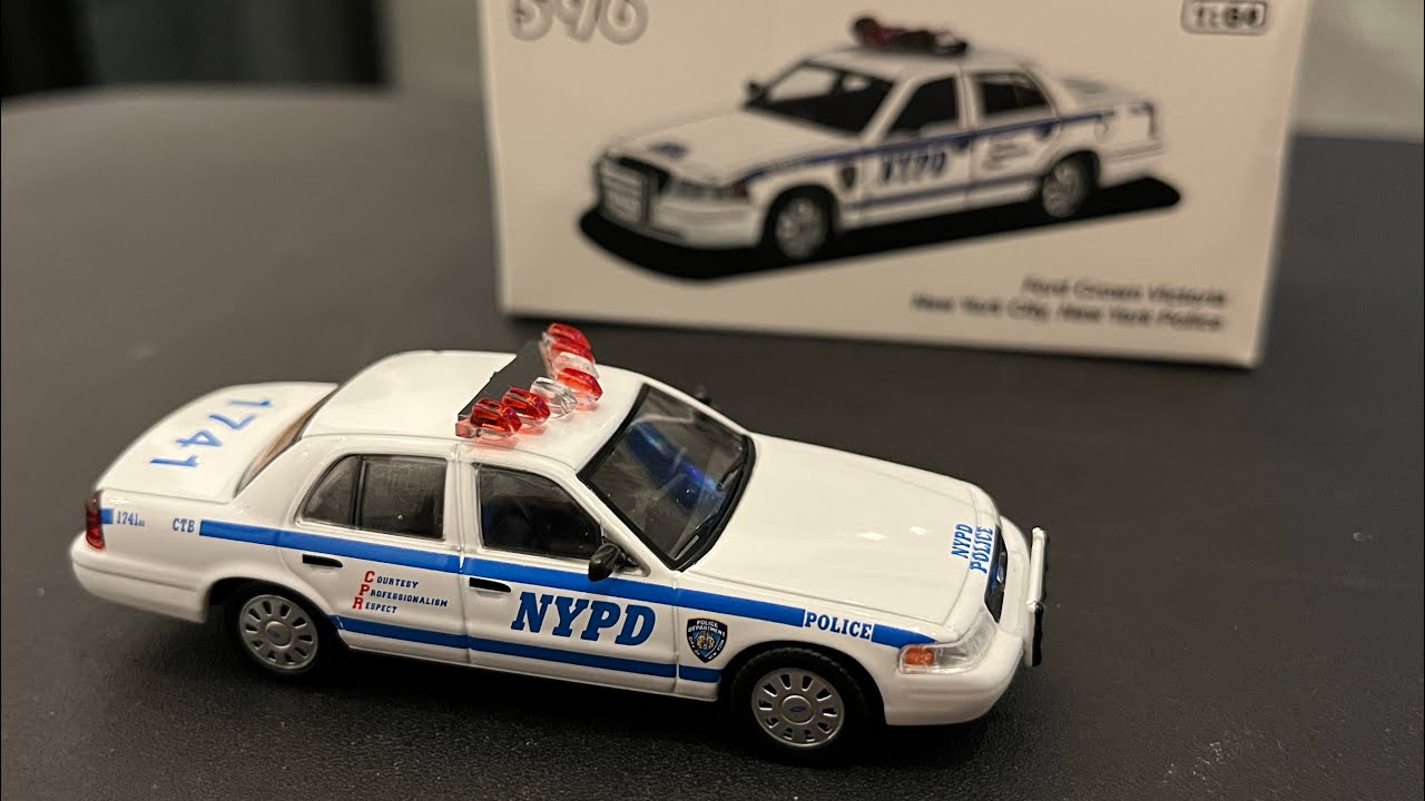 596 NYPD Ford Crown Victoria 1/64 Scale