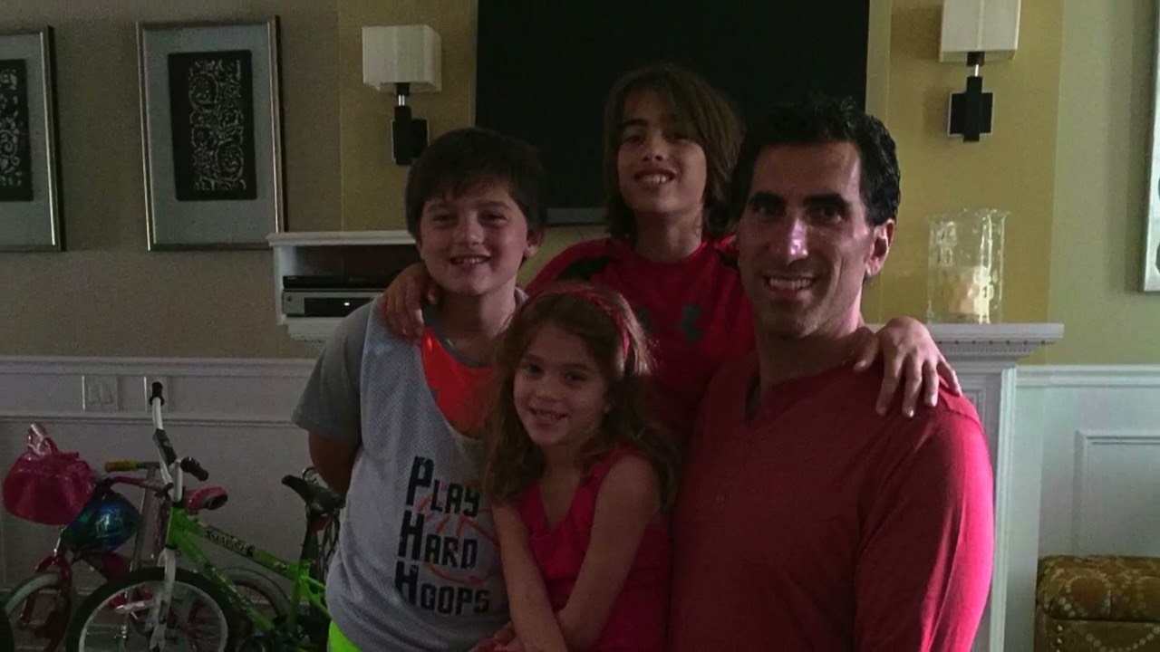 Michael Vlamis Profesional Persona Video