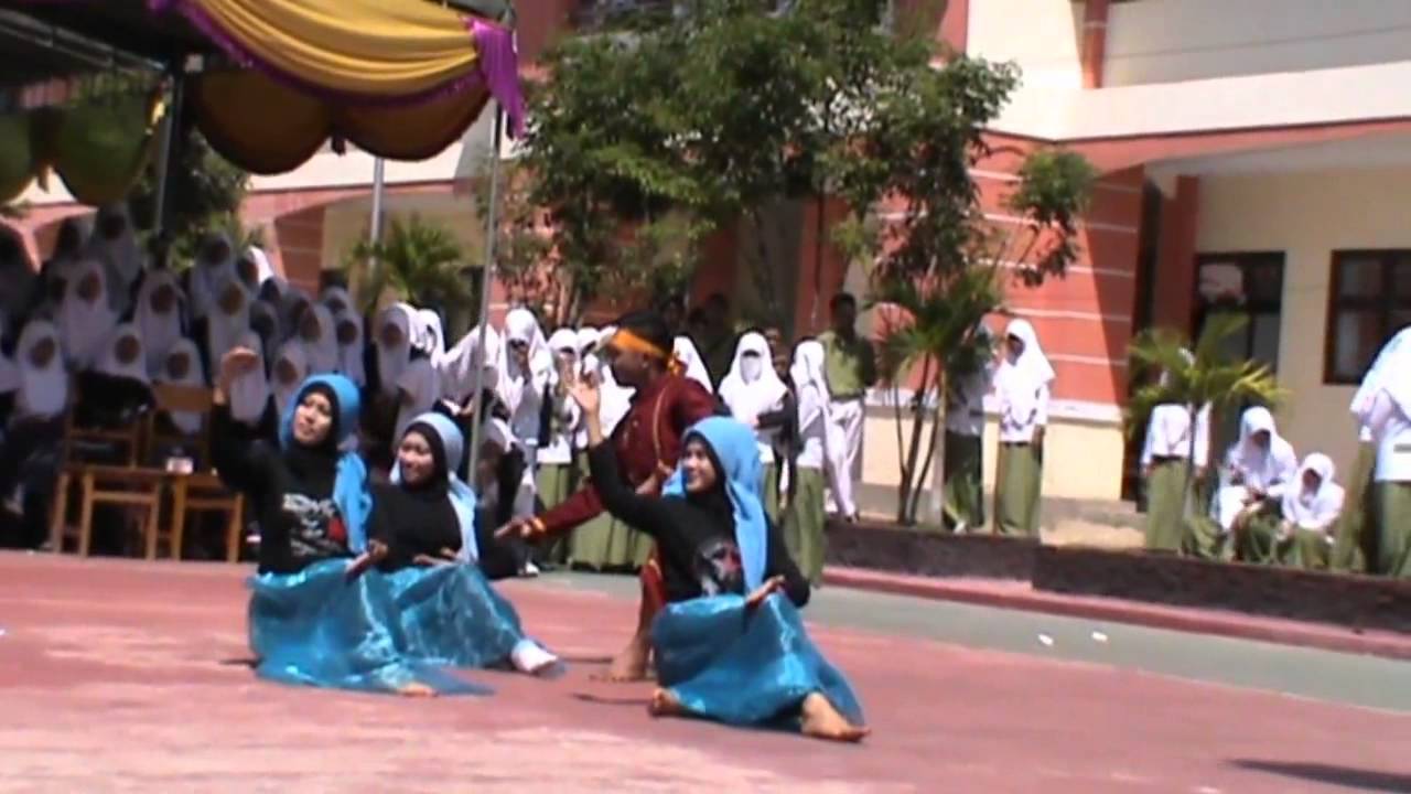 MAN MODEL GORONTALO TARIAN KARAWO