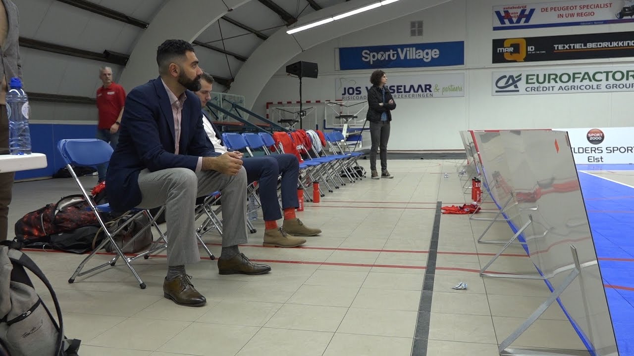 Basketballsters van Lekdetec winnen weer ondanks aangekondigd vertrek hoofdcoach Salem.