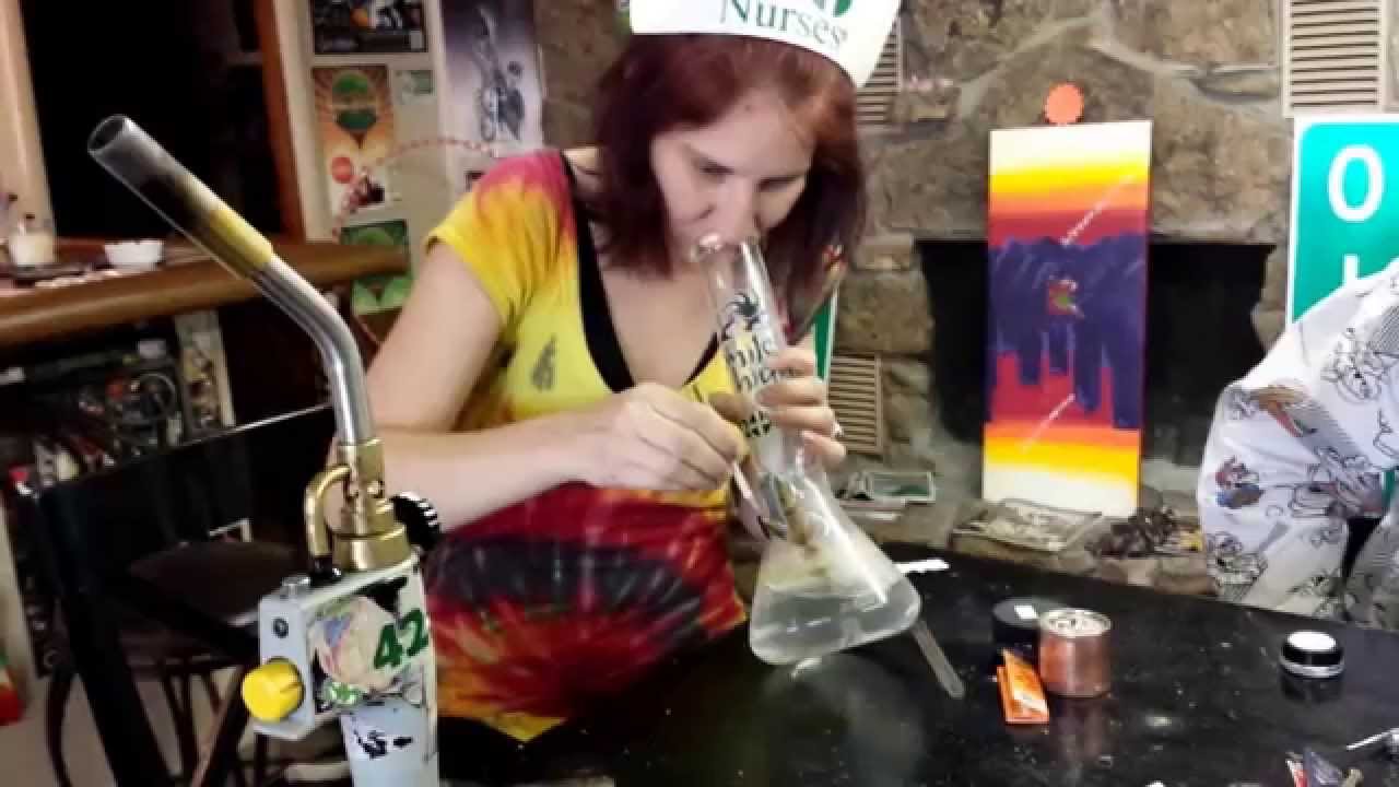Hemp Hunter doing a .3 dab