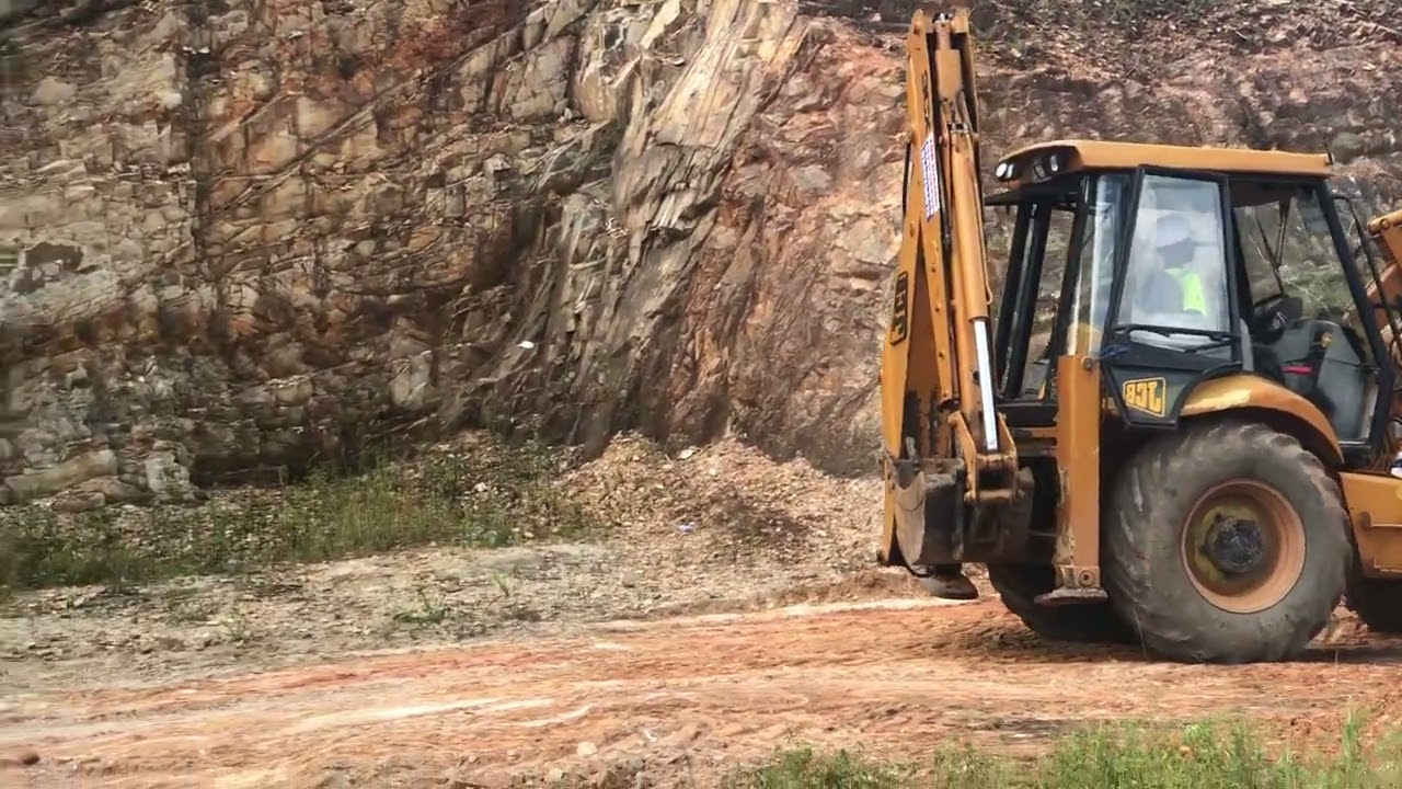 BACKHOE TRAINING AT SMET MINING & ENGINEERING