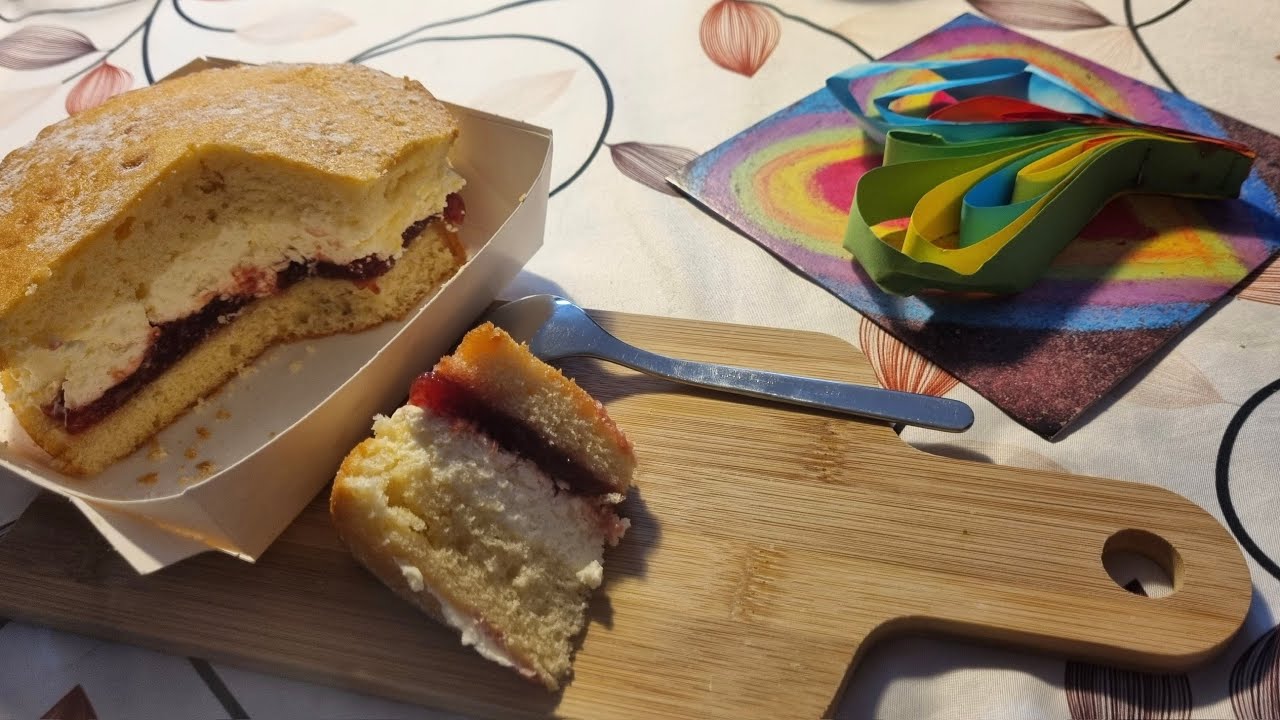Десерты в M&S food. Один из моих любимых и поздравление с 14 февраля (2026 г.)