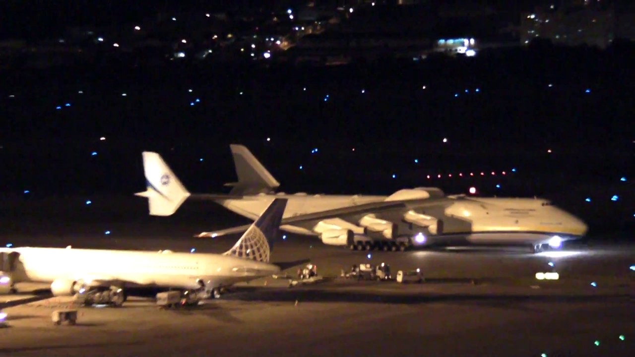 Antonov An-225 em Guarulhos - 14/11/2016 23h35.