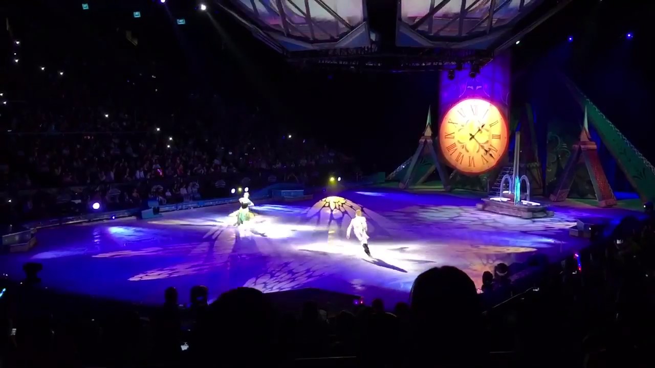 "FROZEN ON ICE" La puerta es el amor Hugo serrano y  Romina Marroquín  (voces oficiales)