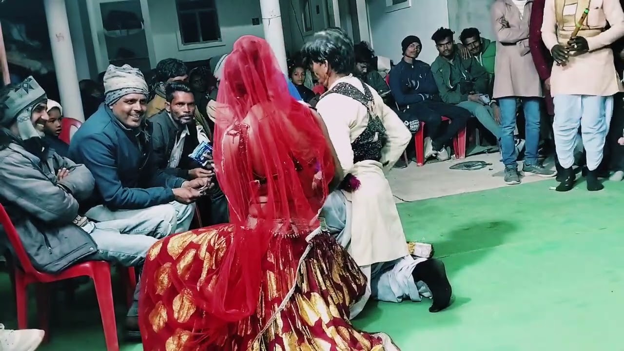 देसी राई हेमराज लोधी बुंदेली कलाकार पार्टी ग्राम बेड़ार कुशमी में बुंदेली प्रोग्राम किया गया desi ra