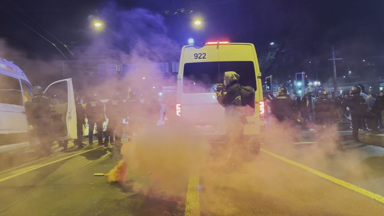 Bern BE: Polizei setzt Reizstoff und Gummischrot ein