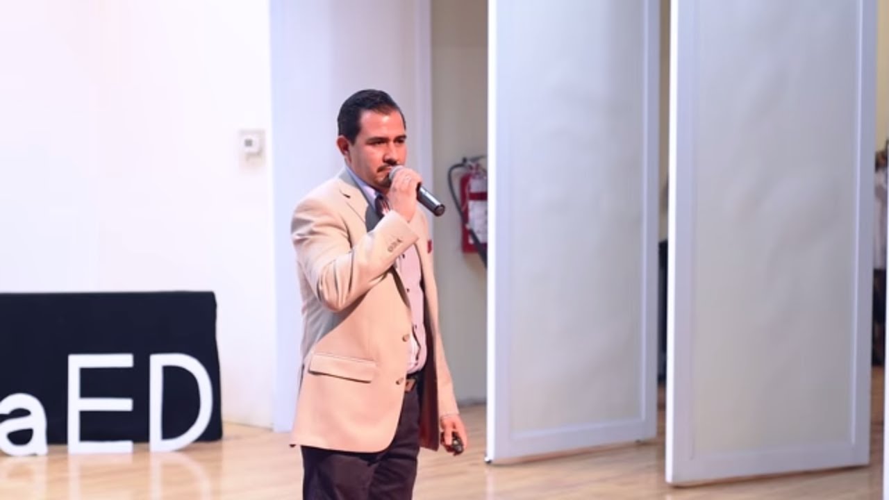 La buena educación según la abuela | Adrián Montes | TEDxDezaYUlloaED