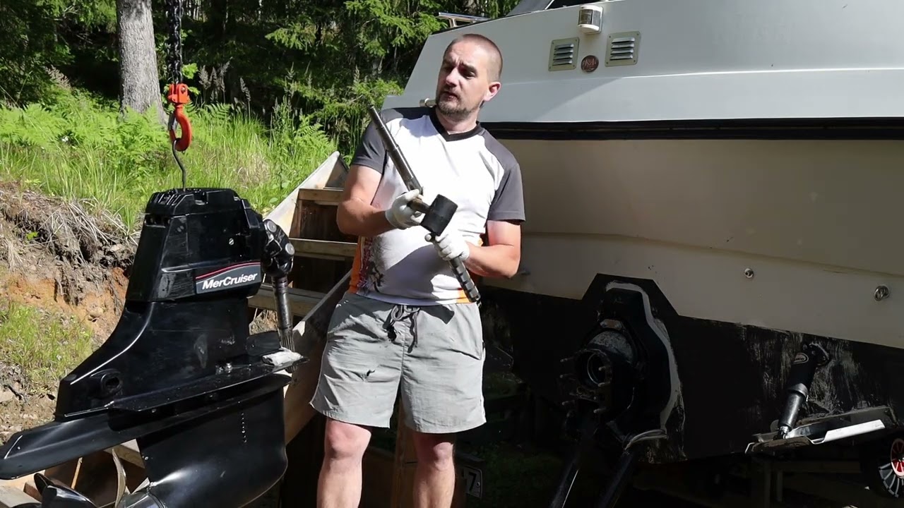 Mercruiser Bravo X ristinivelet sekä perävetolaitteen asennus veneeseen