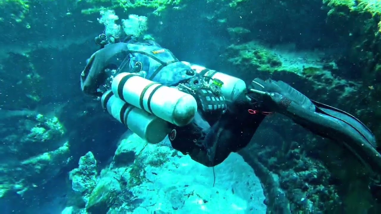 Ginnie Springs FL Cave diving Devil's eye