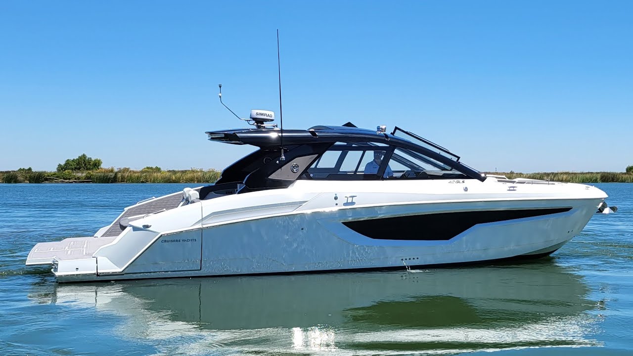 SOLD! - 2023 Cruiser's Yachts 42GLS