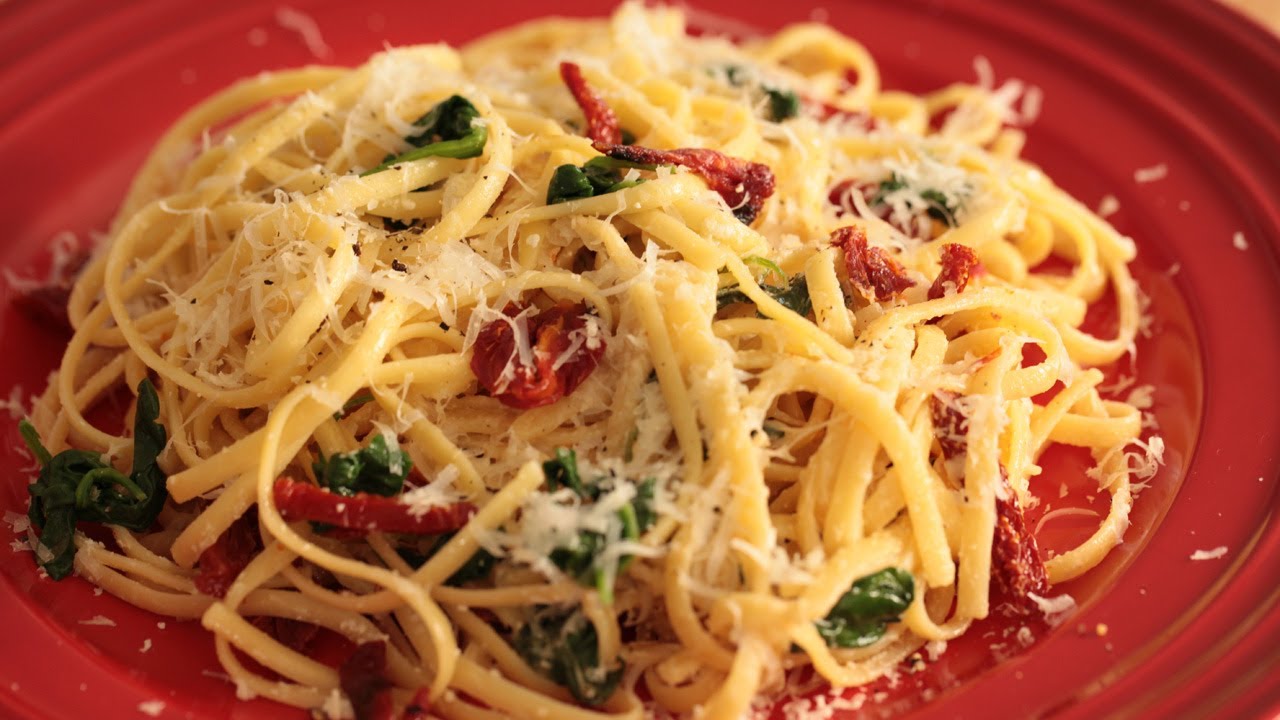 Spinach Linguine w/ Sun Dried Tomatoes Recipe || KIN EATS