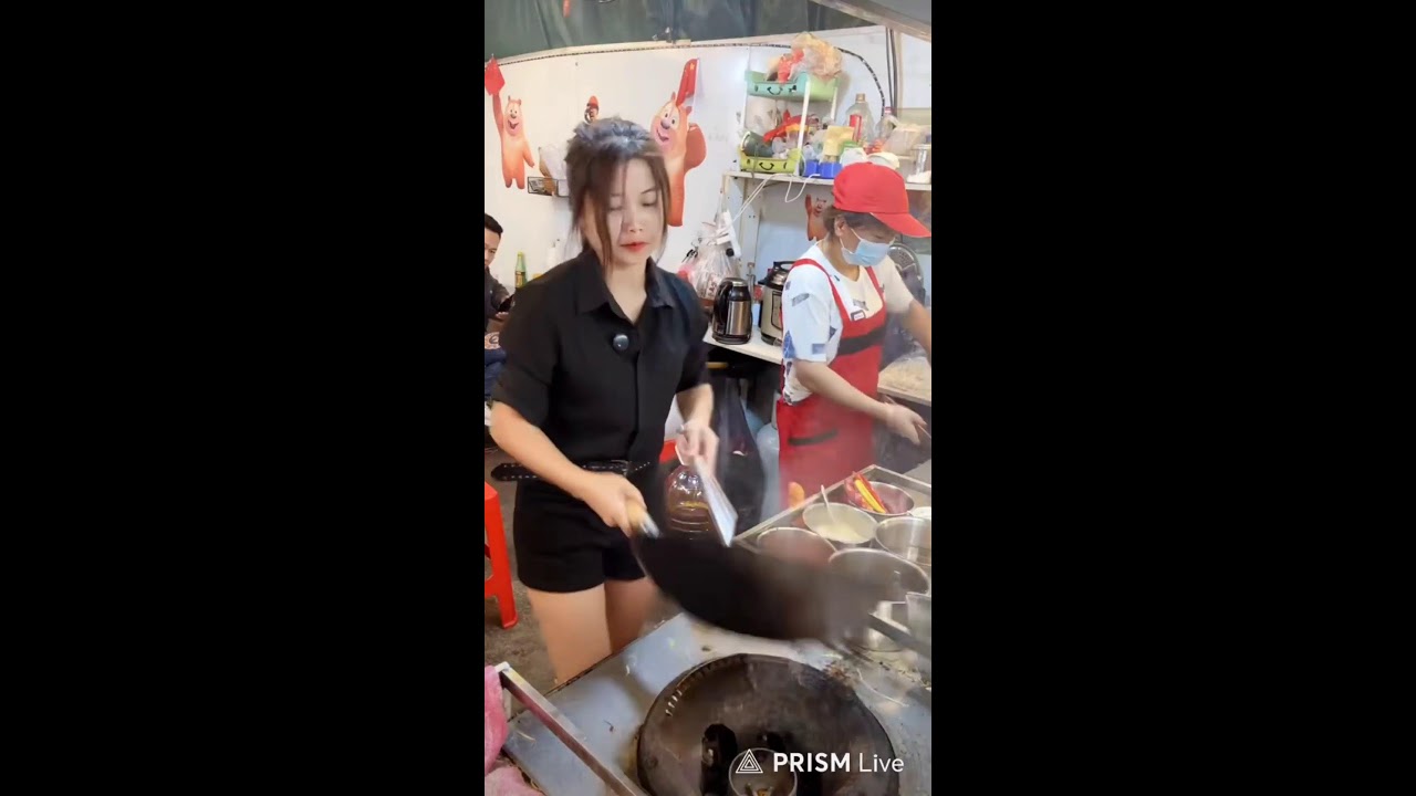 Chinese Woman expert in cooking.