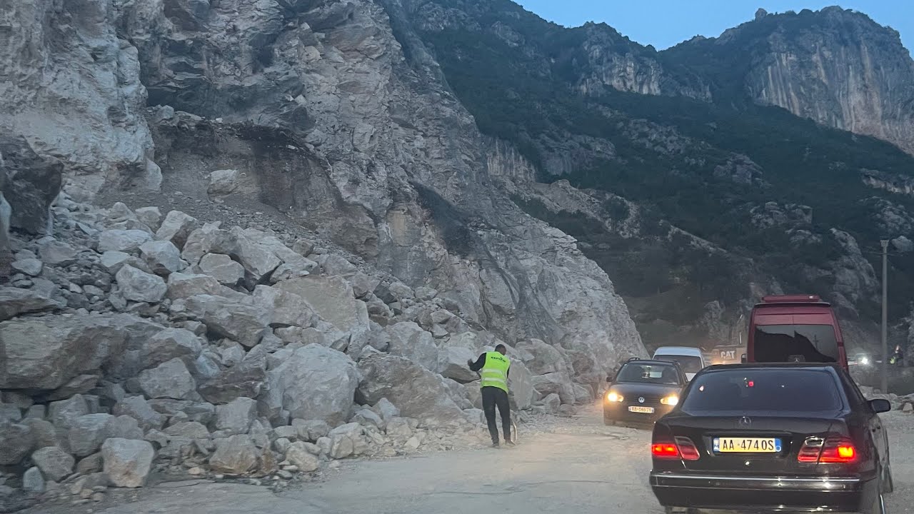 Vazhdojnë rrëshkitjet e masivit shkëmbor tek “Shkalla e Tujanit”! Për efekt sigurie merren masa