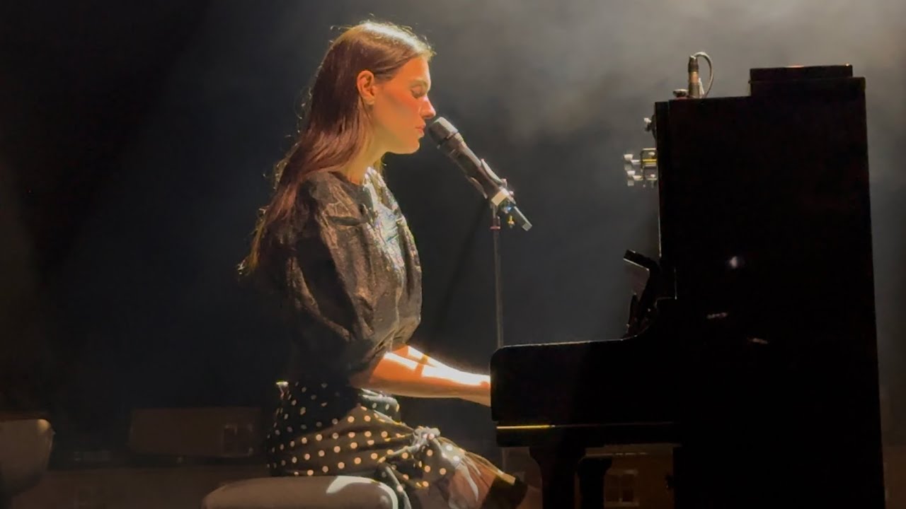 Charlotte Cardin - Tant pis pour elle (Live at Hyper Weekend Festival, Paris 23/01/2026)