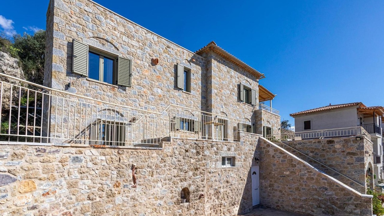 Villa Daniela | Rigklia, Greece | Hotel Review 🏩