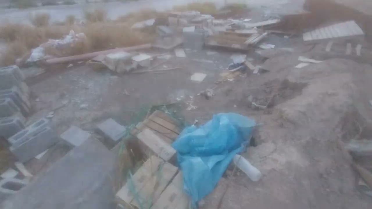 Jugando afuera de mi casa parte 2